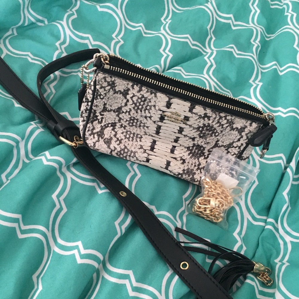 Authentic animal print COACh bag w many straps